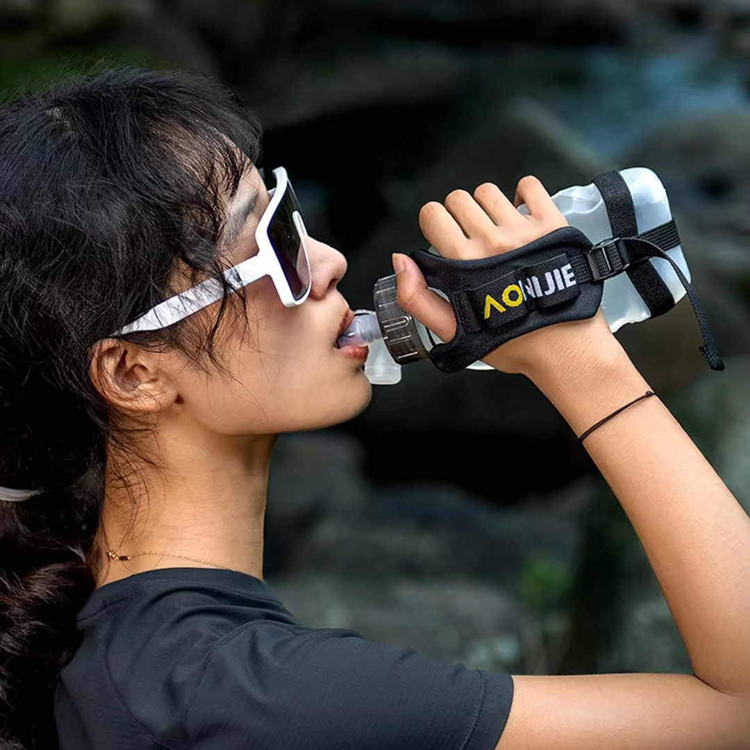 Aonijie A7110 Handheld Sports Water Bottle Bag 450ml - Kettle Bag Lari Sepeda Gym Outdoor