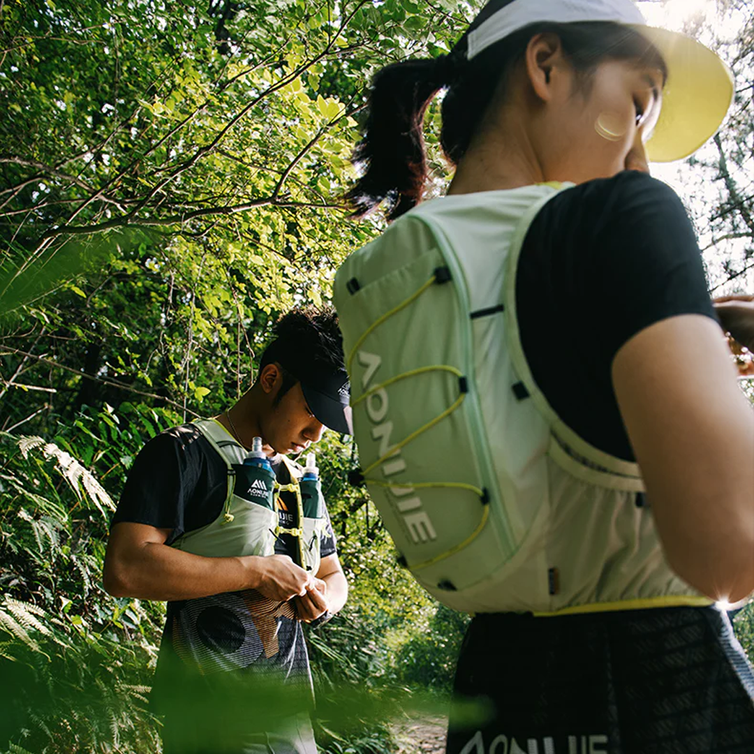 Aonijie C9116 Light Green Hydration Backpack Vest - 10 Liter Trail Running Sports